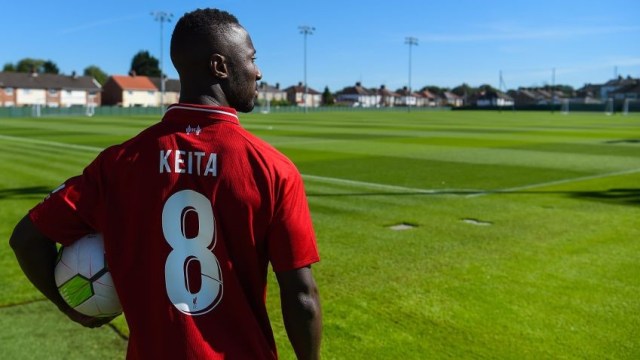 Naby Keita mengenakan jersi Liverpool. (Foto: Dok. Liverpool FC)