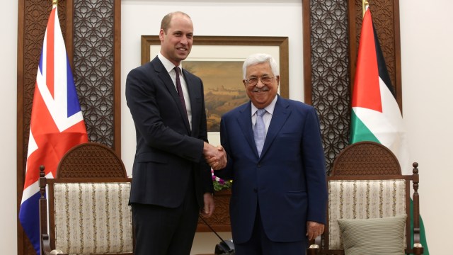 Pangeran William temuo Mahmoud Abbas (Foto: Alaa Badarneh/Pool via Reuters)