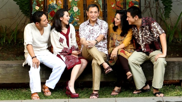 Jusuf Hamka bersama keluarga. (Foto: Instagram/@jusufhamka)