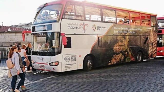 Bus dengan logo Wonderful Indonesia di Rusia. (Foto: Facebook/@kemenpar)