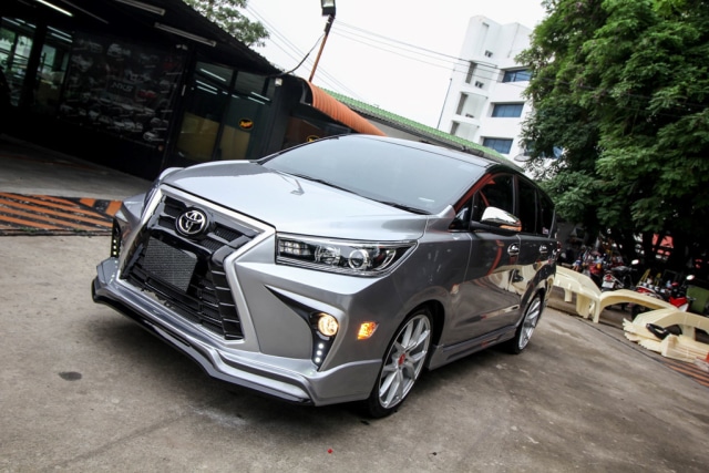 Modifikasi Toyota Innova ala Lexus (Foto: dok. Zing)