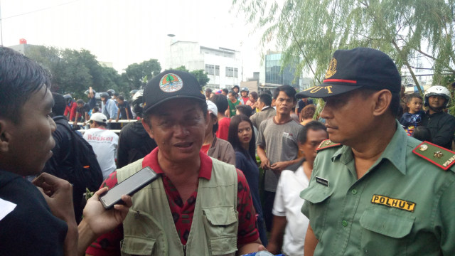 Pencarian Buaya di Kali Grogol (Foto: Dok. Bambang Yudi, Kasie Wilayah 2 BKSDA Jakarta)