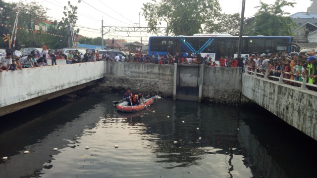 Pencarian Buaya di Kali Grogol (Foto: Dok. Bambang Yudi, Kasie Wilayah 2 BKSDA Jakarta)
