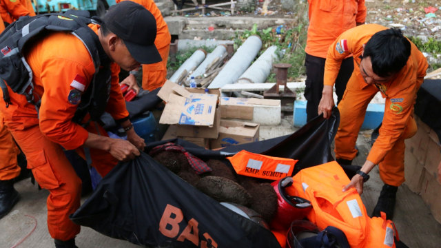 Temuan barang penumpang KM Sinar Bangun (Foto: Antara/Irsan Mulyadi)