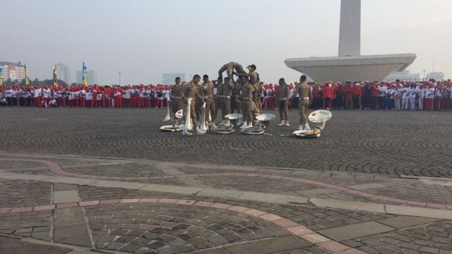 Atraksi marching band Praja IPDN. (Foto: Rafyq Panjaitan/kumparan)