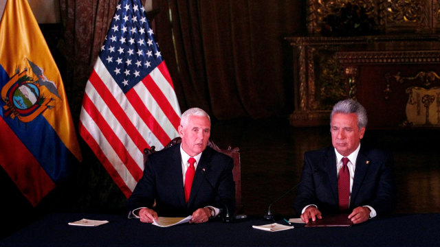 Mike Pence dan Lenin Moreno. (Foto: REUTERS/Daniel Tapia)