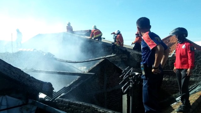 Kebakaran di Surabaya. (Foto: Dok. Istimewa)