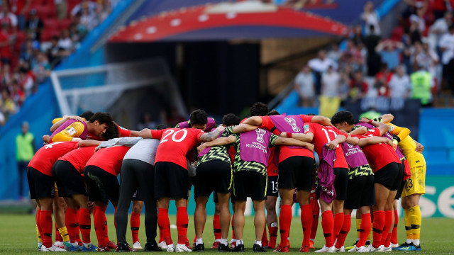 Doa pemain Korea Selatan seusai laga. (Foto: John Sibley/Reuters)