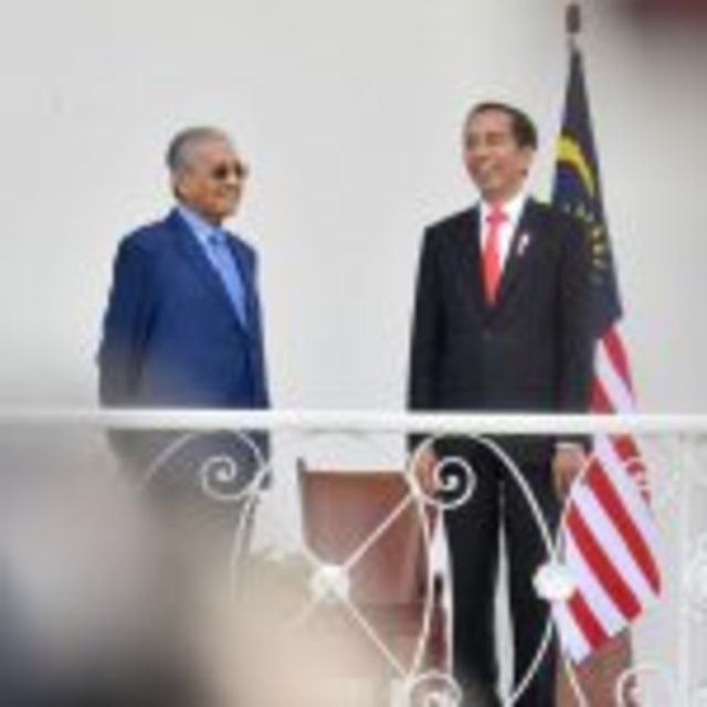 Cerita Presiden Jokowi Diajak Ngebut Pakai Proton oleh Mahathir