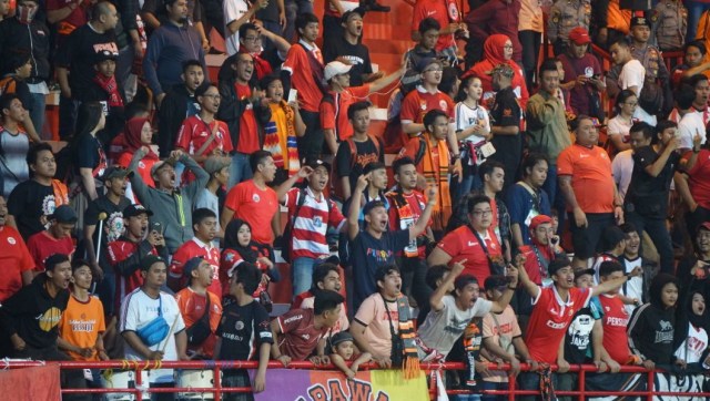 Suporter Persija Jakarta di Stadion PTIK. (Foto: Irfan Adi Saputra/kumparan)