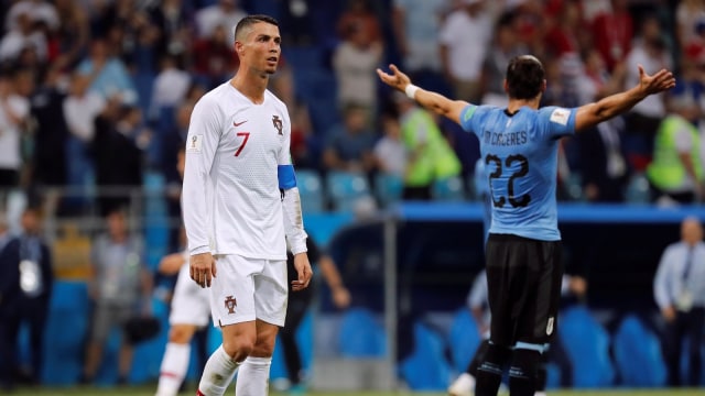 Ronaldo melamun. (Foto: REUTERS/Toru Hanai)