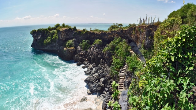 Tebing Pantai Balangan (Foto: Flickr/Everyone Sinks Starco)