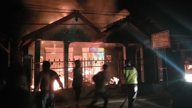 Kebakaran Pabrik Mebel di Bojonegoro, Kerugian Capai 500 Juta (1)