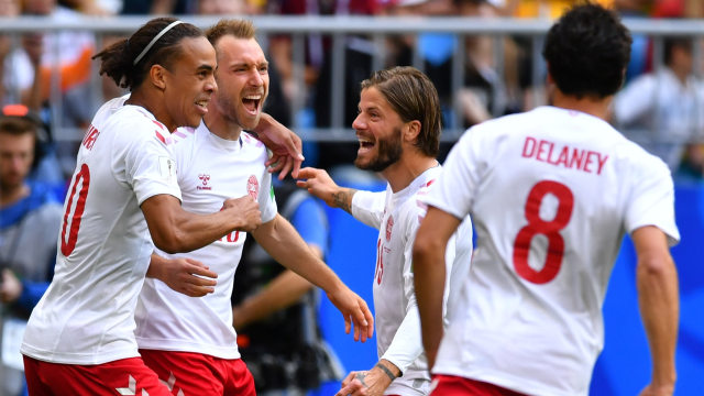 Para pemain Denmark merayakan gol. (Foto: REUTERS/Dylan Martinez)