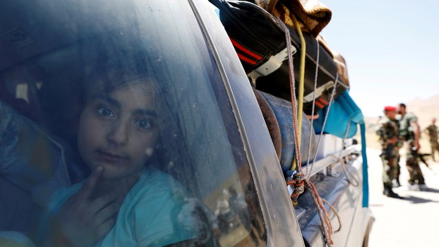 Masyarakat Suriah pulang dari Lebanon (Foto: Reuters/Omar Sanadiki)