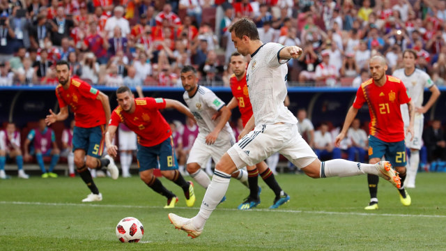 Spanyol vs Rusia (Foto: Christian Hartmann/Reuters)