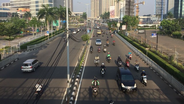 Kondisi ramai lancar di kawasan pondok Indah (Foto: Yuana Fatwalloh/kumparan)