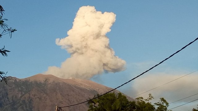 Download 53 Koleksi Gambar Gunung Agung Meletus Paling Bagus HD