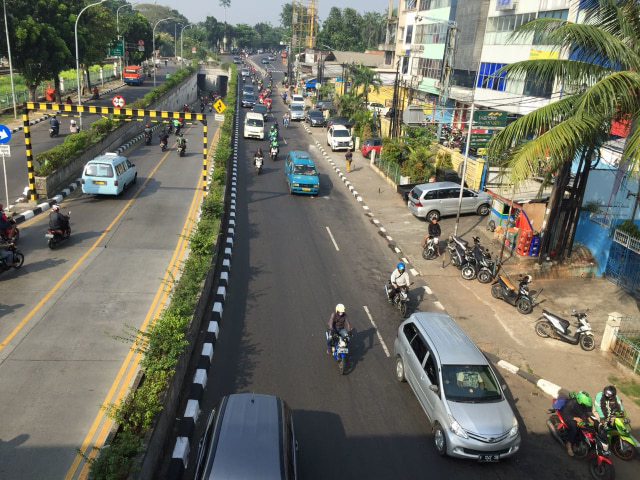 Jalur alternatif jalan Raya Pasar Minggu  (Foto: Ferry Fadhlurrahman/kumparan)