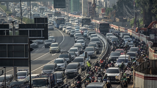 Kemacetan hari pertama uji coba Ganjil Genap. (Foto: ANTARA FOTO/Aprillio Akbar)
