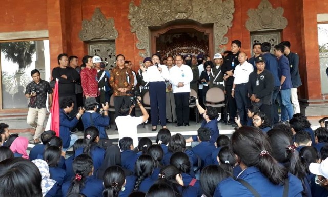 Mahasiswa Unud Unjuk Rasa Tolak Penarikan Sumbangan Mahasiswa Baru