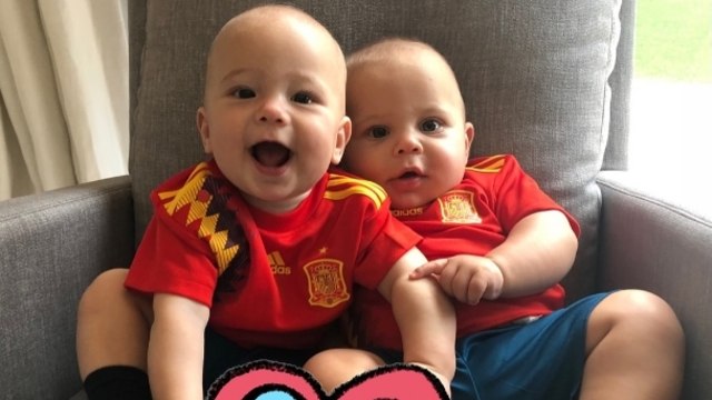 Si kembar, anak-anak Enrique Iglesias (Foto: Instagram @annakournikova)