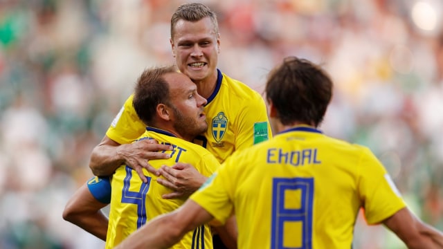 Tiga bintang Swedia di Piala Dunia 2018, Andreas Granqvist (kiri), Victor Claesson (tengah), dan Albin Ekdal. (Foto: Reuters/Andrew Couldridge)