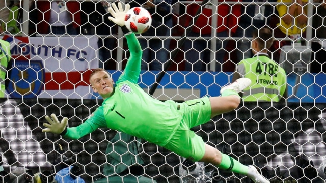 Inggris vs Kolombia (Foto: Kai Pfaffenbach/Reuters)