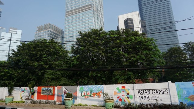 Suasana mural yang menggambarkan semangat dan keindahan kota Jakarta. (Foto: Jamal Ramadhan/kumparan)