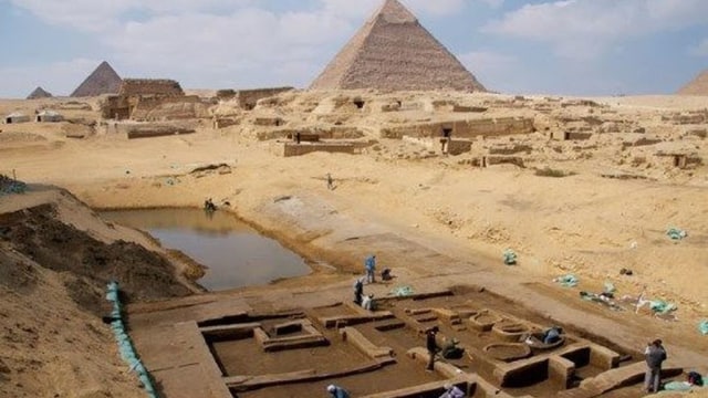Reruntuhan rumah di dekat Piramida Giza (Foto: Mark Lehner/Ancient Egypt Research Associates)
