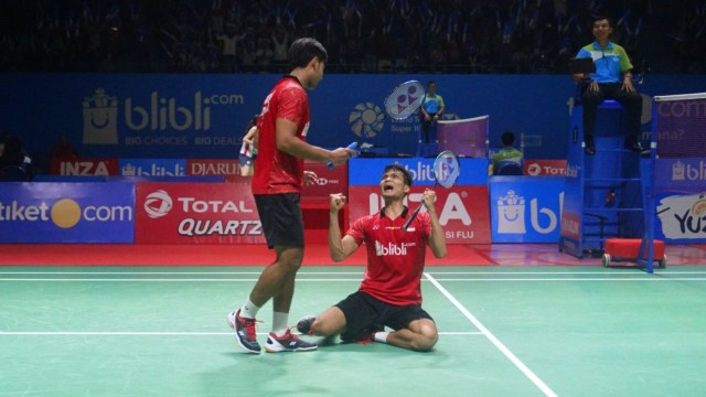 Pebulu tangkis Indonesia Ricky Karandasuwardi dan Angga Pratama pada Turnamen Bulu Tangkis Blibli Indonesian Open 2018