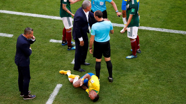 Aksi Neymar di laga vs Meksiko. (Foto: REUTERS/David Gray)