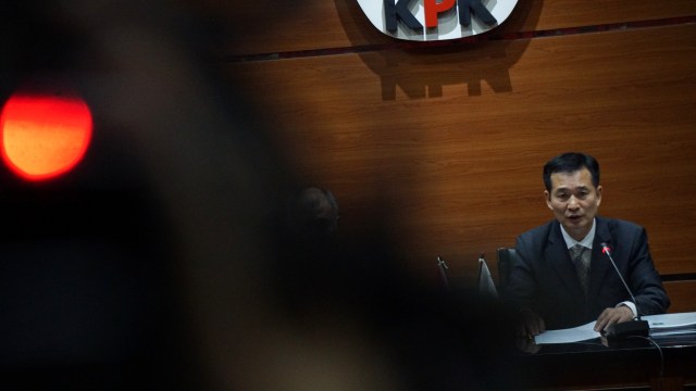 Ketua KPK Agus Rahardjo dan Wakil Ketua Anti Corruption and Civil Right Commission (ACRC) Korea Selatan Lee Geon Lee menggelar jumpa pers di Gedung KPK untuk menjalin kerja sama dalam pemberantasan korupsi. (Foto: Fanny Kusumawardhani/kumparan)