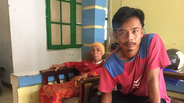 Kakak Dendi Syaiman, Isman (25) (Foto: Reki Febrian/kumparan)