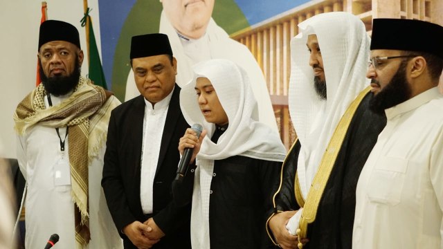 Komjen Pol Syafruddin menerima kunjungan Imam Masjidil Harom, Syeikh Hasan Bukhori di Kantor Dewan Masjid Indonesia. (Foto: Jamal Ramadhan/kumparan)