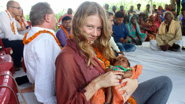 Grace Forrest saat mengunjungi Varanasi, India, untuk menjalankan misinya bersama Walk Free Foundation. (Foto: Walk Free Foundation)