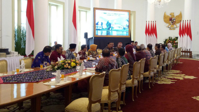 Jokowi bertemu 23 Bupati bahas sinergi kebijakan dan perekonomian. (Foto: Jihad Akbar/kumparan)