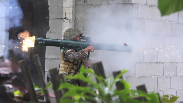 Tentara Filipina melawan ISIS di Mindanao (Foto: Reuters/Armed Forces of the Philippines)