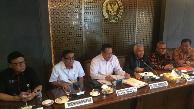 Rapat konsultasi antara DPR dan Pemerintah bersama KPU terkait PKPU Pencalegan (Foto: Ricad Saka/kumparan)