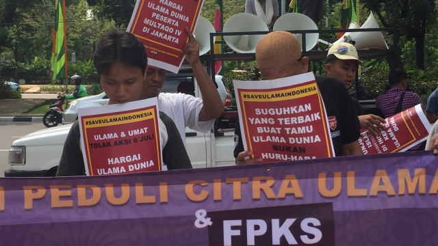 Aksi FKPS Di Balai Kota. (Foto: Soejono Eben Ezer Saragih/kumparan)