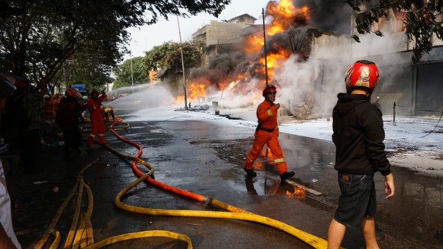 Kebakaran di Kampung Bandan (Foto: Jamal Ramadhan/kumparan)
