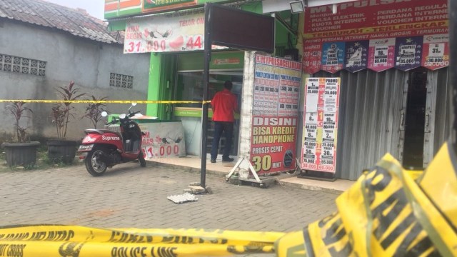 Counter pulsa tempat kejadian pembegalan di Tangerang Kota (Foto: Reki Febrian/kumparan)