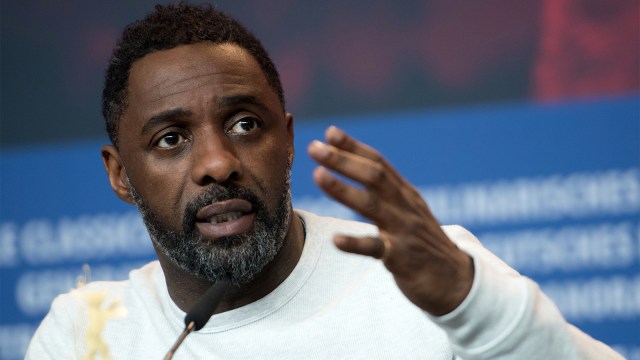 Aktor Inggris, sutradara dan produser eksekutif Idris Elba berbicara saat konferensi pers film "Yardie" di festival film Berlinale, Berlin. (Foto:  AFP PHOTO / Stefanie Loos)
