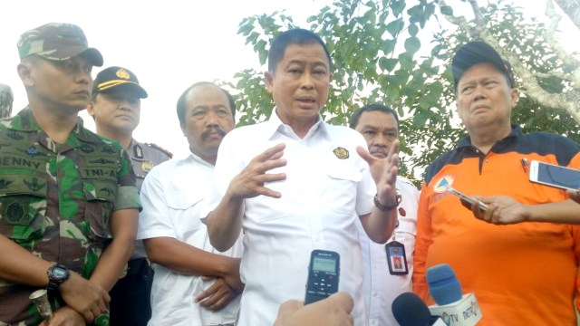 Menteri ESDM Ignasius Jonan di Pos Pengamatan Gunung Api Agung Rendang, Karangasem, Kamis (5/7). (Foto: Cisilia Agustina Siahaan/kumparan)