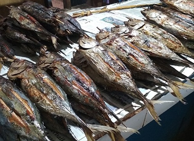 Nikmatnya Santap Ikan Asar Jayapura 