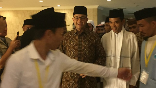 Anies Baswedan dan Abdul Somad. (Foto: Moh Fajri/kumparan)