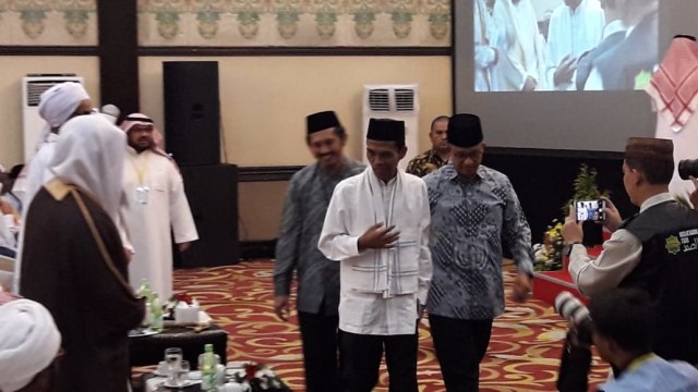 Anies Baswedan dan Ustad Abdul Somad saat bertemu di Jakarta. (Foto: Fadjar Hadi/kumparan)