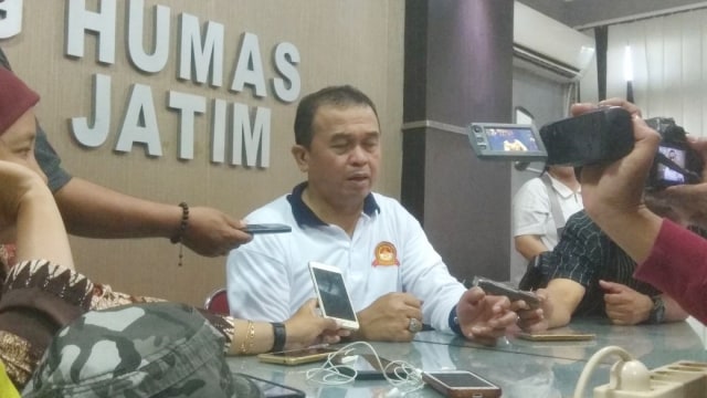 Kabid Humas Polda Jatim Kombes Pol Frans Barung Mangera menegaskan Pelaku Bom Pasuruan Pakai 3 Identitas Palsu (Foto: Phaksy Sukowati/kumparan)