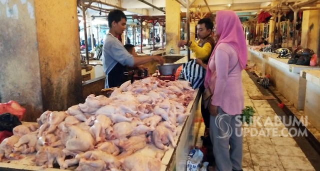 Pasokan Berkurang, Harga Ayam Potong di Pasar Cibadak Sukabumi Melonjak