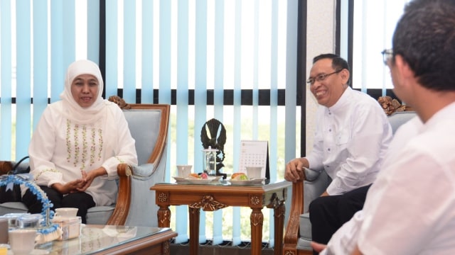 Khofifah Indar Parawansa bertemu Rektor Unair (Foto: Dok. Pusat Informasi dan Humas Universitas Airlangga)